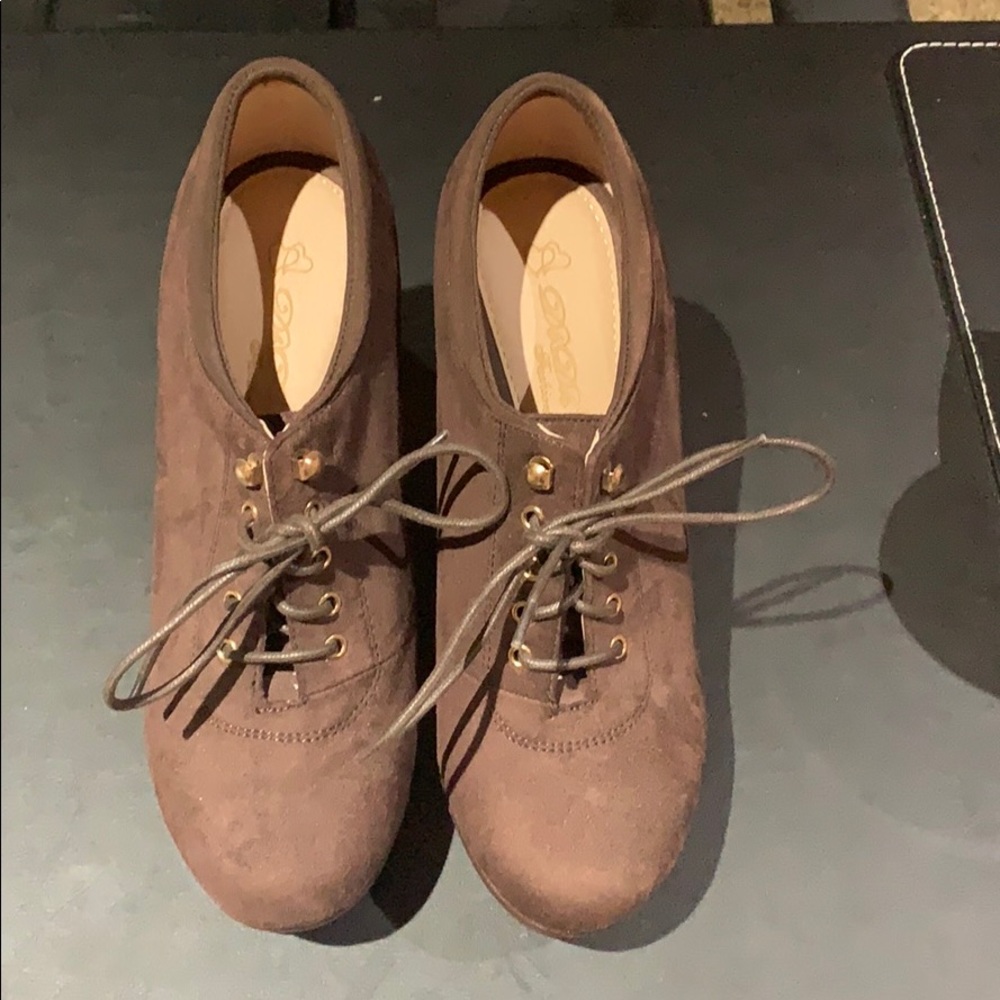 Brand New Cute Brown High heels